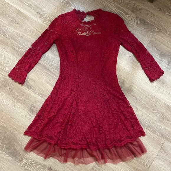 Francesca’s red lace dress - Picture 1 of 6